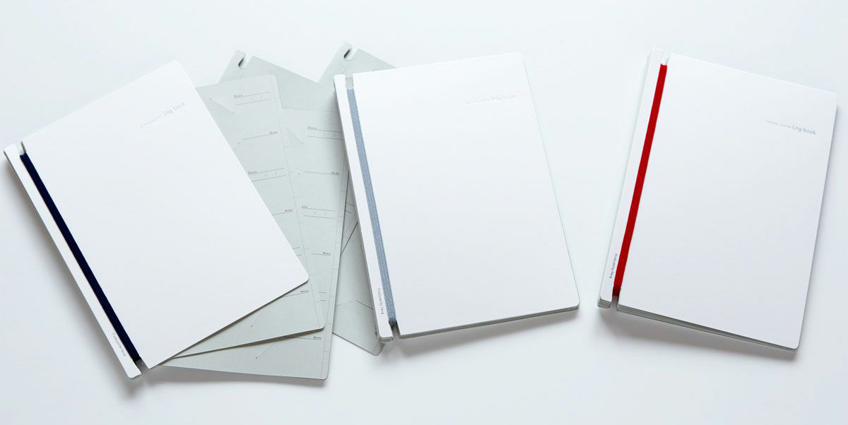 白表紙で3色バンドのシンプルなLog book3冊