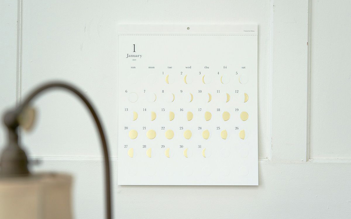 洋室の壁に飾ったミチルKira